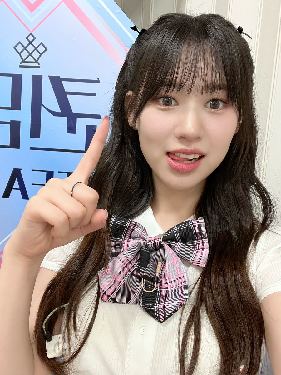 무대하면서도 무지무지 즐거웠던 한 페이지가 될 수 있게!! 오랜만에 교복도 입고 귀여운?머리도 하고 너무 좋았어요💙

#엘리 #해림 #한페될