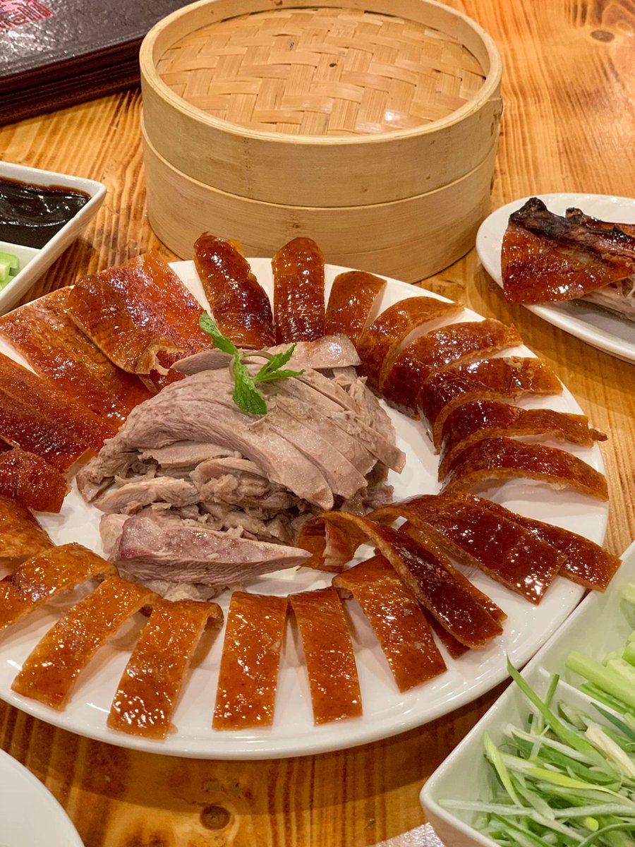 chavezizzy1999's tweet photo. Here comes Ji Rong ?? Supposedly the best Peking Duck in LA!
#los angeles restaurant scouting #los angeles duck #los angeles chinese restaurant #peking duck #peking duck recommendation #los angeles life https://t.co/nUTMIA0p9Q