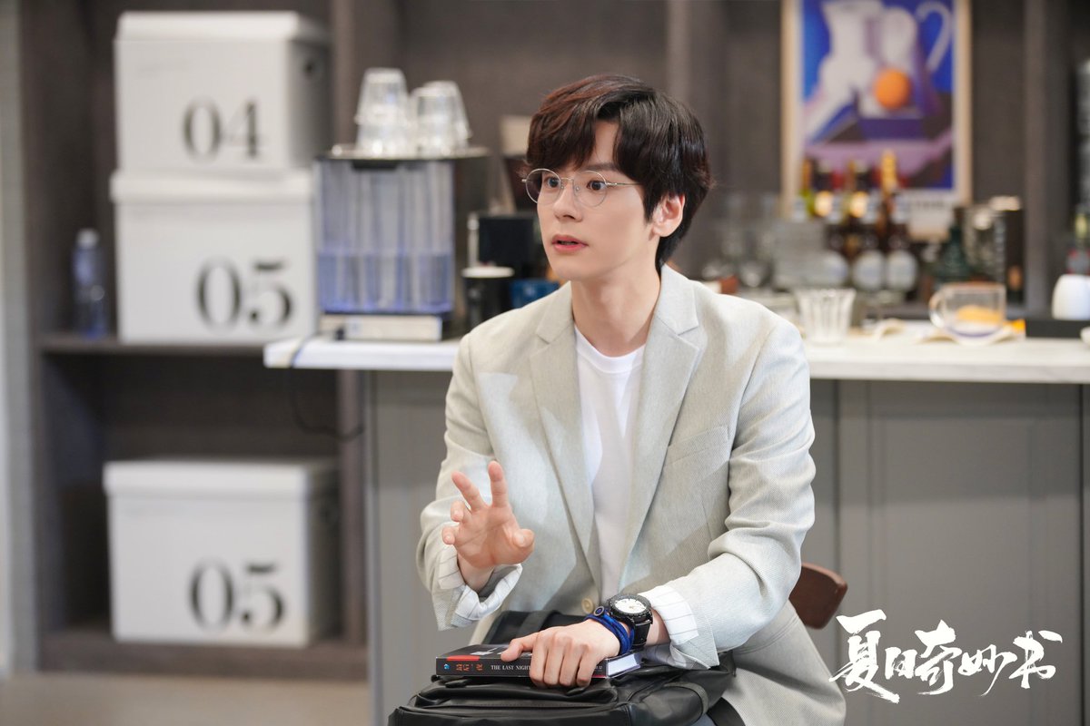 WzmOfficial_'s tweet photo. [📸] 

📖【片场相册🎬】
☁️ 冯天蓝的回忆录-2

 #夏日奇妙书 #MyMavellousFable 

꒰ঌ┈┈┈┈┈┈┈┈┈┈┈┈┈ ໒꒱

#魏哲鸣 #魏哲鳴 #WeiZheming #위철명 #เว่ยเจ๋อหมิง #ウェイ・ジャーミン #MilesWe #今天weisday https://t.co/MtequF8JJG