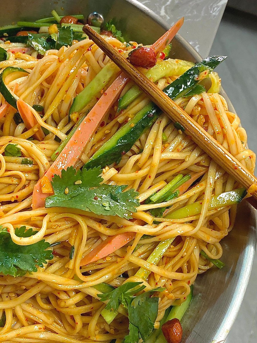 MadboohKaled's tweet photo. A hot and sour appetizer cold noodles.
Addicted in one bite https://t.co/QBF1o5FYFj