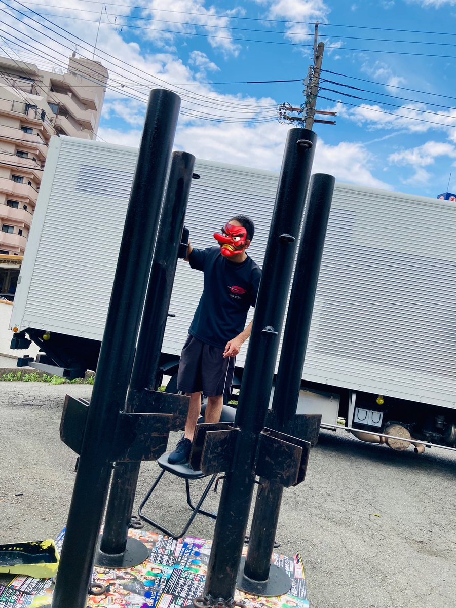 ssm_yokosuka046's tweet photo. 表舞台の裏に地道な作業、、

市川大先生、ペンキ塗りご苦労様です🎨 https://t.co/zmR2kgwwoA