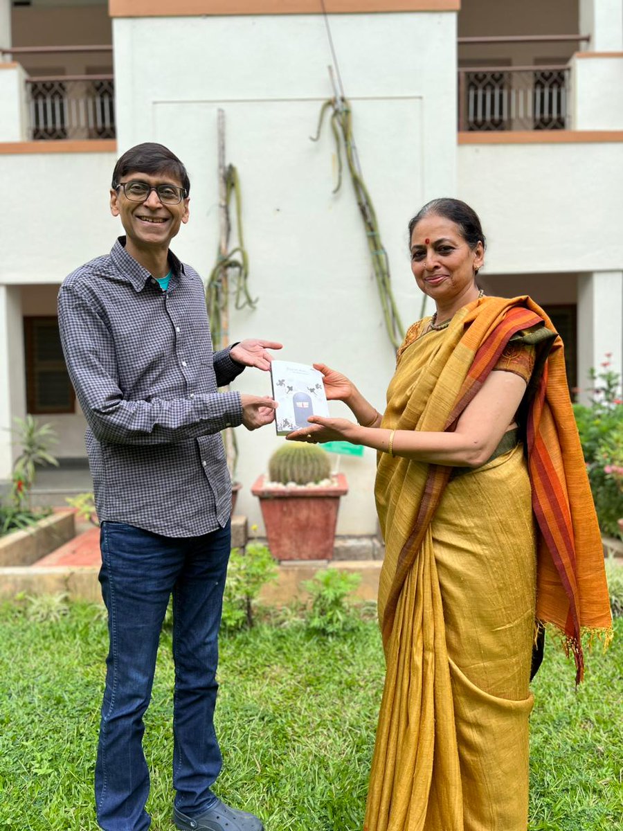IndicaOrg's tweet photo. Smt. Vijayalakshmi Vijayakumar (@vijayalakshmiVK), the author of the recently launched book 'Forever There...' presented the book to Makarand Paranjape (@MakrandParanspe), author and poet

#ForeverThere #Novel #HistoricalNovel #BooksWorthReading https://t.co/fcAxLr8FVK