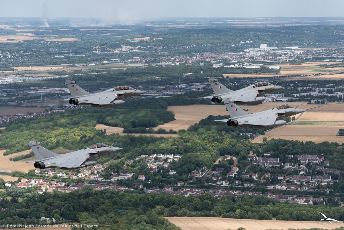 'But for the wings, we would have been closer !'

#IAF & French Air Force Rafales practise over the Parisian skies to achieve perfect synchronisation for the upcoming #BastilleDay Parade.

#14Juillet
#25YearsOfStrategicPartnership
@Armee_de_lair