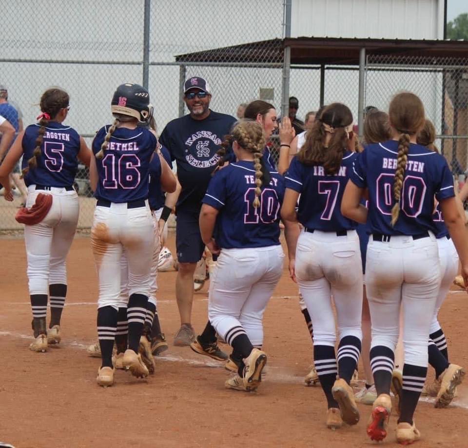GraceHembree32's tweet photo. Said Goodbye to my dad this morning. It’s heartbreaking to think I will continue my softball journey without my biggest fan. Thank you, dad, for all of the opportunities you gave and built for me. I love you always. https://t.co/MGcqDiGiF1