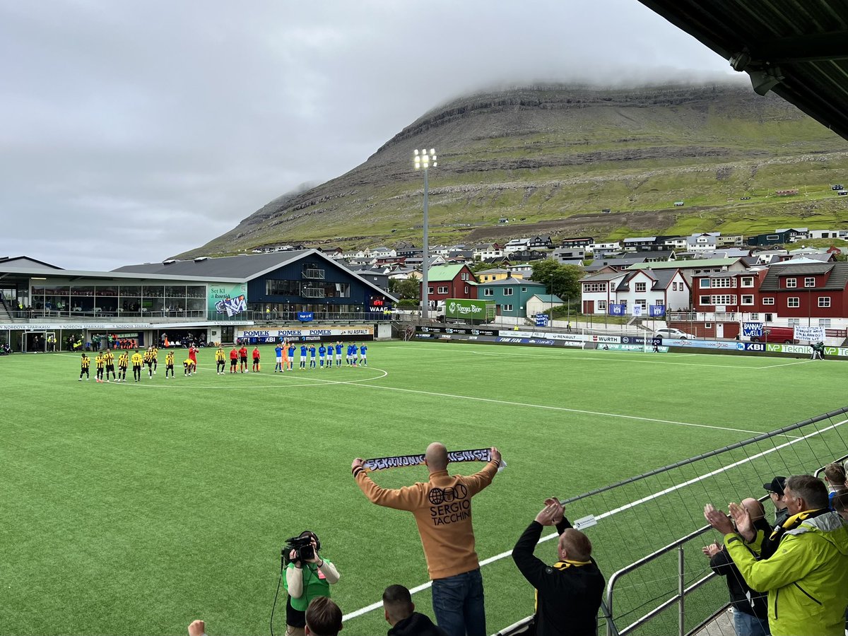 Til CL-kval i smukke Klaksvík med Suppe-legender som Rygaard, Sadiq, Hallur Hansson og Tobias Sana i aktion. Magne Hoseth på trænerbænken. Kan godt blive magisk @FaeroskFodbold #kí #bkhäcken #suppespotting #sldk #cldk