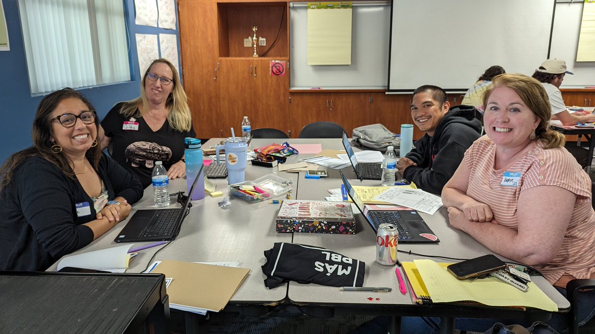 MissDuran_'s tweet photo. One of my favorite educational moments this year was working with the #EUHSDteam on PBL. Thinking forward to next year 😊#instsweetsuite https://t.co/xzpuifnndT