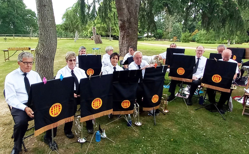 A few pictures from our last gig at Mannington hall. What a lovely afternoon. Thank you for inviting us to celebrate such a joyful occasion. We wish the newly married couple a lifetime of love and happiness. Catch up with us at The Aylsham Show, 28th August.