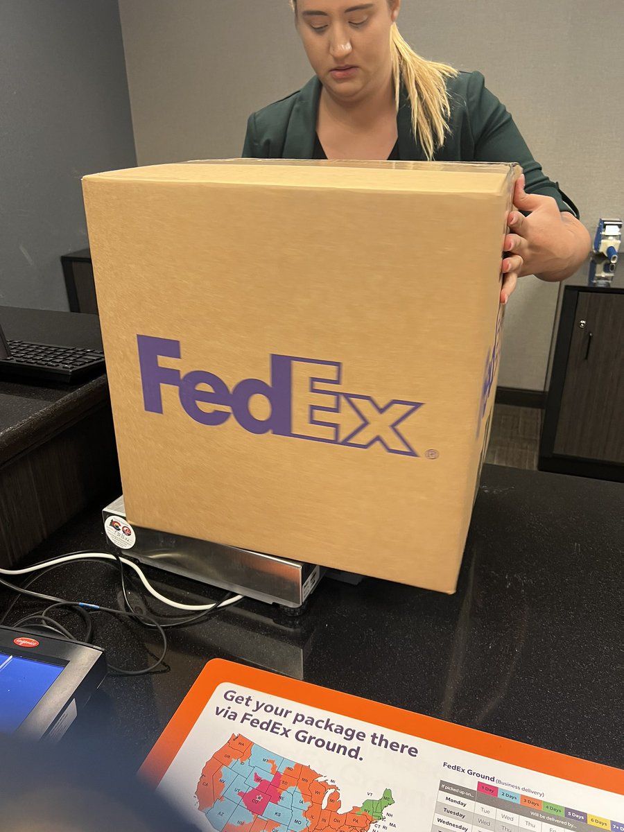 LisaVanderBeach's tweet photo. I can’t bring my whole team to InstCon, but I can ship them a huge box of swag #instsweetsuite https://t.co/Lr9JWIPGLN
