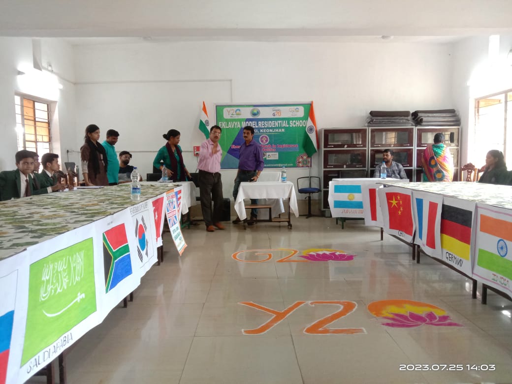 Yuvamanthan_org's tweet photo. #G20 में युवाओं की जन भागीदारी को बढ़ाने के लिए प्रधानमंत्री श्री @narendramodi जी के विज़न को साकार करने के लिए एकलव्य मॉडल आवासीय विद्यालय रंकी क्योंझर , ओडिशा में @IndiaY20 और युवामंथन द्वारा मॉडल G20 समिट का आयोजन किया गया ।
#G20India #YMG20 #Janbhagidari https://t.co/vdoaqX1klu