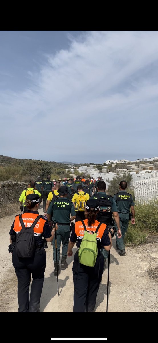 pcdonbenito's tweet photo. La semana pasada nos unimos a la búsqueda del hombre desaparecido en 📍Plasenzuela, Rafael. 

Fueron 3 días intensos de búsqueda, de colaboración y cooperación con los compañeros de Guardia Civil, DyA, Cruz Roja, Policía y sobretodo los civiles de la locs y alrededores.

DEP 💫✨ https://t.co/us24Xt827M