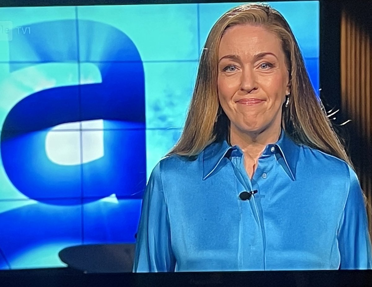 tempusultima's tweet image. Annika näköjään jo palannut Rhodokselta kotiin ja juontohommiin. ⁦#badhumor ⁦@YleAstudio⁩
