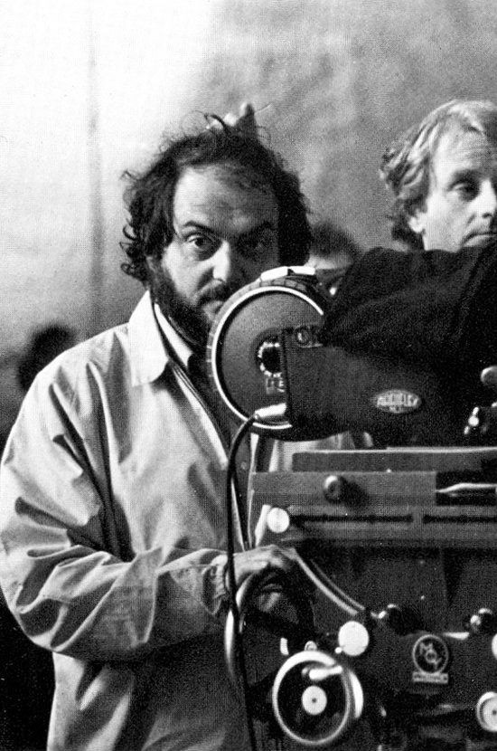 BlackFilmsOk's tweet photo. 🥳 Hoy cumpliría 95 años #StanleyKubrick 

Director polémico y problemático que nos ha dejado obras indiscutiblemente importantes para el cine. 

🍿 La Naranja Mecánica, El Resplandor y 2001: Odisea del Espacio, son parte de su icónica cinematografía. 

¿Cuál es tu favorita? https://t.co/eQTJFz8ztw