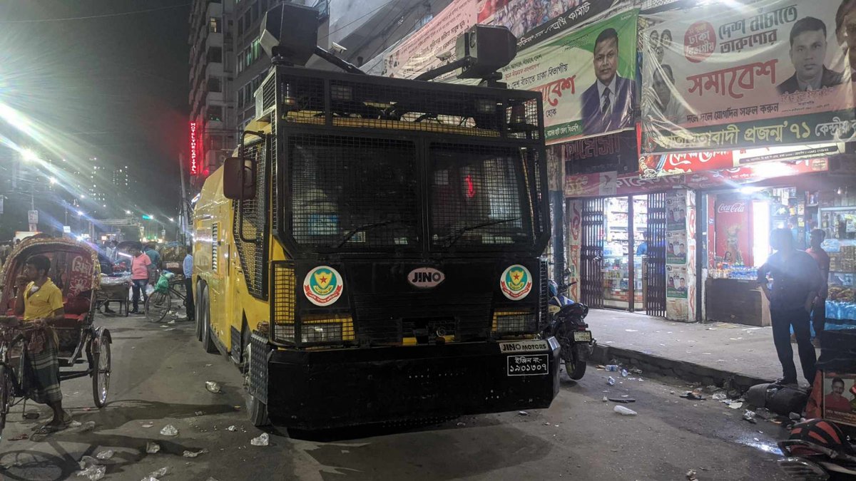 i_am_Taher's tweet photo. #Bangladesh #SheikhHasina regime deploys massive #Police personnel with #APC #WaterCannons & blocked @bdbnp78 central office in Dhaka to deny #Opposition's grand public rally for #FreeFair #DemocraticElections @UN_SPExperts @cvoule @StateDept @SecBlinken
https://t.co/TKB7IN8FTB… https://t.co/0JiMOLXIyu