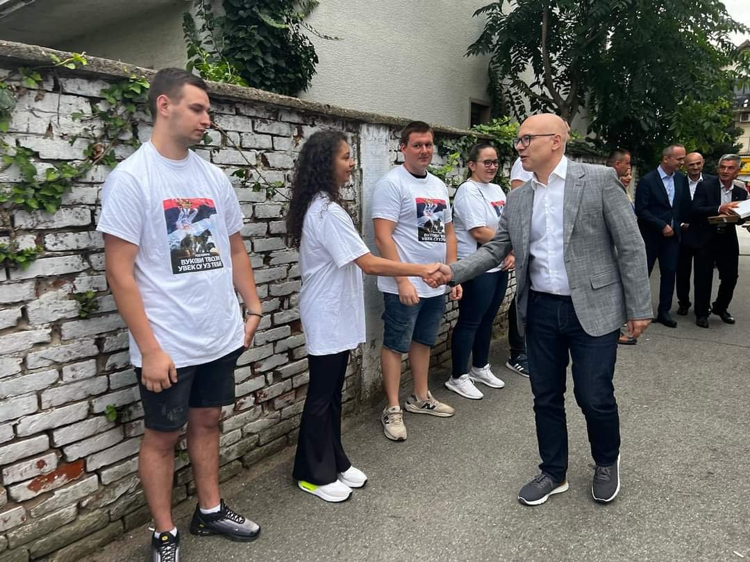 milos_vucevic's tweet image. Данашњи обилазак Месних одбора Српске напредне странке завршио сам разговором са чланством и руководством Месних одбора Јаково 1 и Јаково 2, Опптинског одбора Сурчин. #milosvucevic #srpskanaprednastranka #surcin
