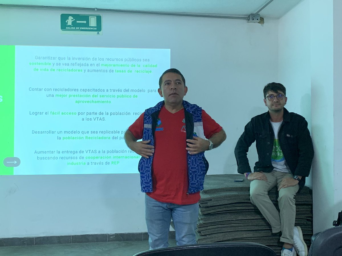 Hoy conocí el proyecto que busca reemplazar vehículos de tracción humana usados por los recicladores por vehículos asistidos.

Este proyecto debe comprometer a gobiernos, empresarios y sociedad civil para potenciar la economía circular y dignificar la labor de los recicladores