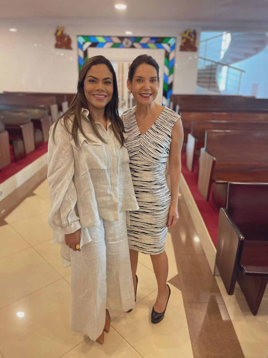 Hoy también de aniversario de creación de la <a href="/SIEGOBRD/">Superintendencia de Electricidad</a>, deseándoles en la persona de <a href="/auracaraballord/">Aura Caraballo Castillo</a>, muchos más en excelencia contribuyendo al fortalecimiento del “Sistema Eléctrico Nacional Interconectado”.