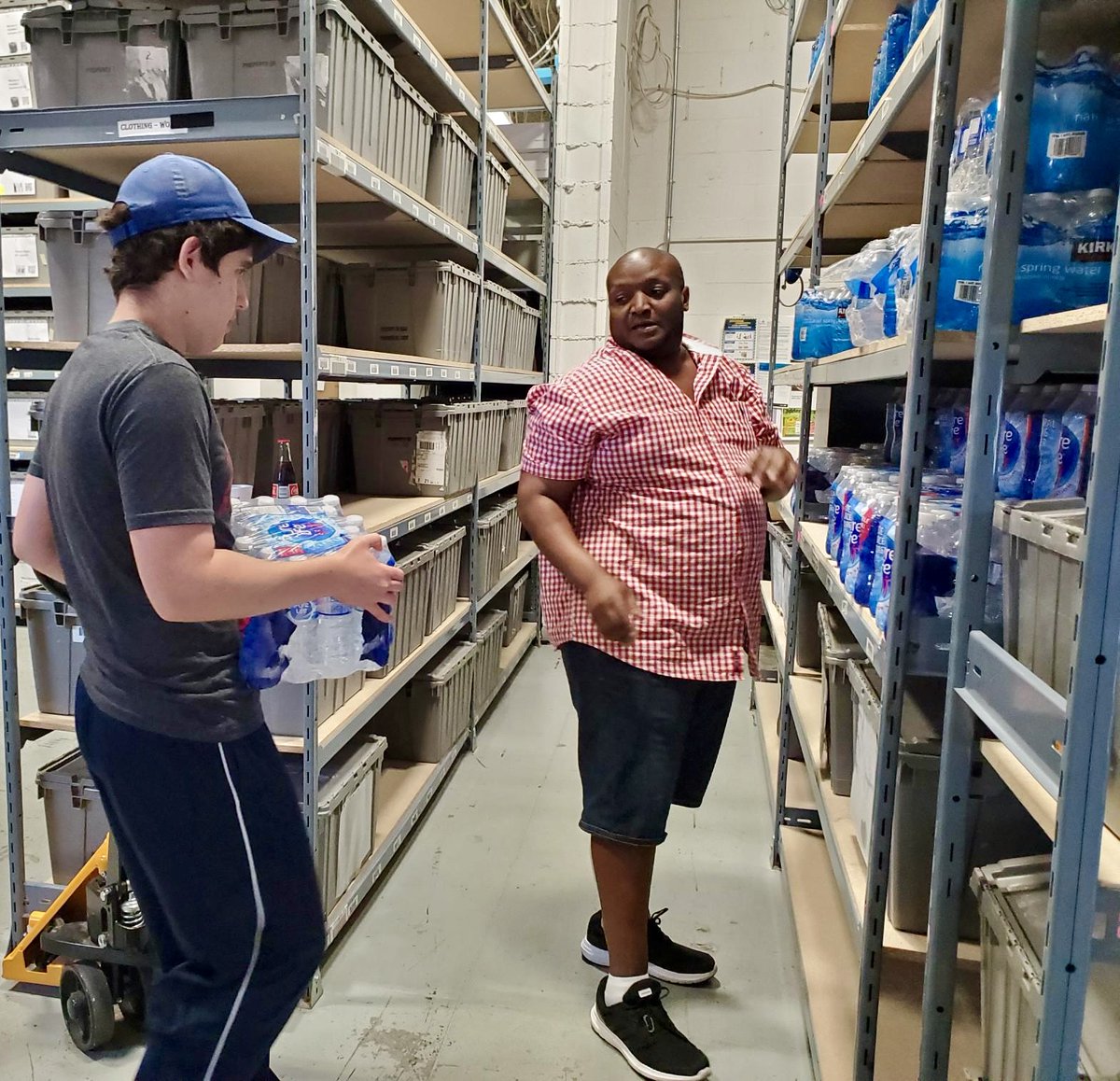 The heat continues and there's little respite for unhoused folks.

Fortunately we're still getting water  to agencies including our wonderful friends at <a href="/VeahavtaNews/">Ve'ahavta</a>. 

Thanks <a href="/BlueTritonCA/">BlueTriton Brands Canada</a> for the donation &amp; <a href="/AtripcoDelivery/">Atripco Delivery</a> &amp; <a href="/thomsonterminal/">Thomson Terminals Limited</a> for delivery &amp; transport!