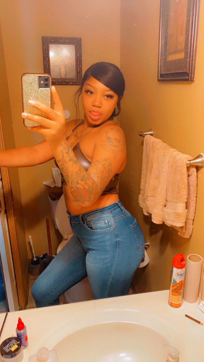 dee_oh_pee_ee's tweet photo. It been like 5 years since I posted a pic what up twidder. 🫣🥰 https://t.co/wBtA0ueEeo