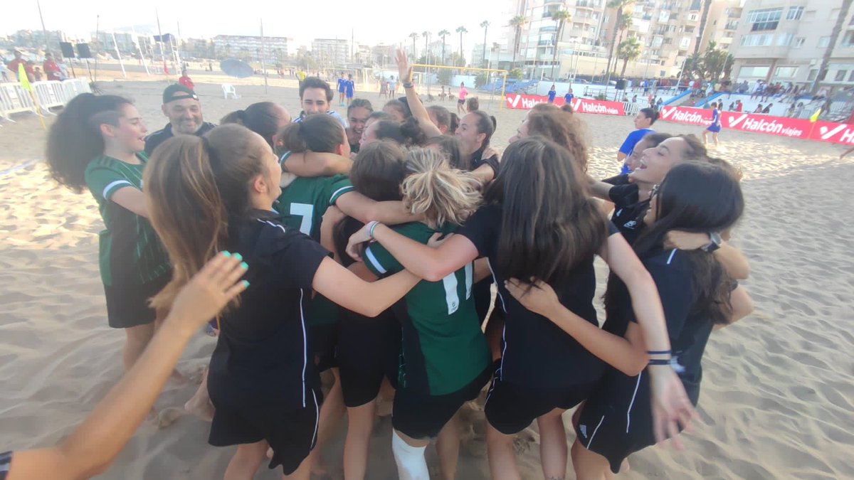 🎺🇪🇦😍¡Gritadlo a los 4 vientos!

🏆🥇¡SOMOS CAMPEONAS DE ESPAÑAAAAAAA!!!!

👏👏👏¡Heroico título para la selección extremeña sub-19, que hace historia al imponerse 5-2 a Andalucía en la gran final de <a href="/FutbolPlayaRFEF/">Fútbol Playa RFEF</a>!

🙌¡ES-PEC-TA-CU-LAR!🙌

#Extremadura💚🤍🖤
#JugamosEnEquipo