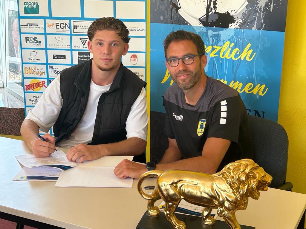 hfmanagement360's tweet photo. Mittelstürmertalent Ibish Ibishi (19) unterschreibt einen 2-Jahresvertrag beim @FCDueren in der @RL__West 

Center forward talent Ibish Ibishi (19) signs a 2-year contract with @FCDueren in the #RL__West 

#dealdone #m360family #Fussball #ibishibishi #regionalligawest https://t.co/Up5cbhPsTk