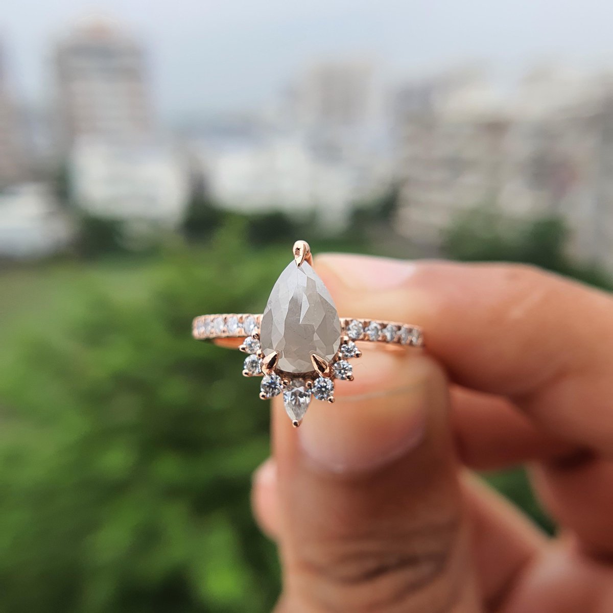 Imagine this beautiful ring on your finger. [by Customdiamjewel]
  
 #teamlove #vintage