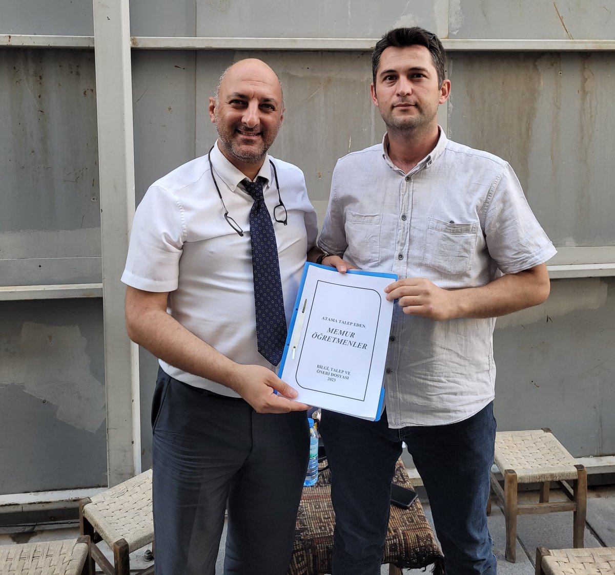 Konya  ilimize gelir gelmez ayağımın tozuyla <a href="/MemurOgrtmnEcir/">MemurÖğretmenEcirSert</a> kardeşimle biraraya geldik.

#memuröğretmenler'in sorunlarını dinledim. Sorunlarını anlatan Brifing Dosyasını Teslim Aldım.

#memuröğretmenler'imizin sesi olacağımın teminatını ve sözünü verdim. 
Artık Beraberiz 😉