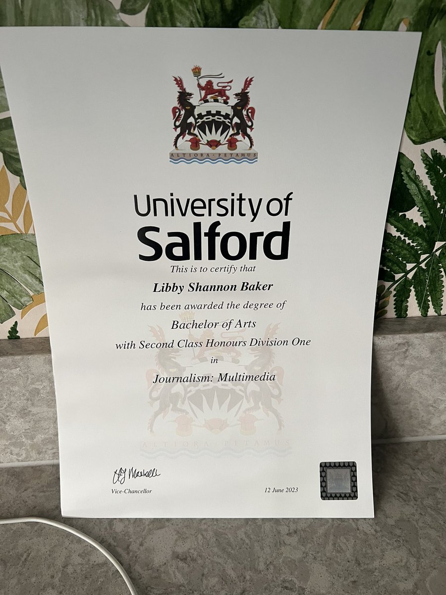 _libby_baker_'s tweet photo. I’m proud to say I’m officially a graduate from the University of Salford with a 2:1 BA Houns degree in multimedia journalism! https://t.co/Ndr0ynOyG2