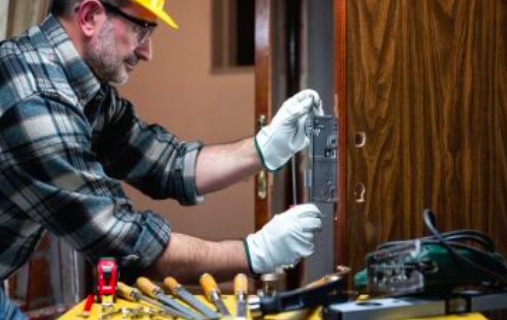 WHEN TO USE MULTI-POINT LOCKS 

Basically, your doors and windows are the two most important entry points to make your home more secure. The ease or difficulty a burglar...

callcolumbuslocksmith.com/when-to-use-mu…