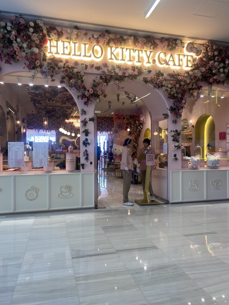 chiophilippakis's tweet image. Wiiiiiiiiiii #hellokitty #hellokittycafe