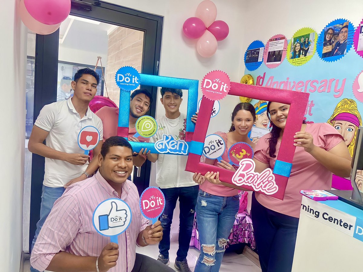 🎉🥳 ¡Seguimos celebrando! 🎉🥳 En nuestro 3er aniversario nos envolvemos en la mágica temática de Barbie para recordarte que tus posibilidades son infinitas. 🤩💫 ¡Tú puedes ser lo que quieras ser! 👊😎 #YouCanBeAnything #Doit #Barbie #Honduras #SPS