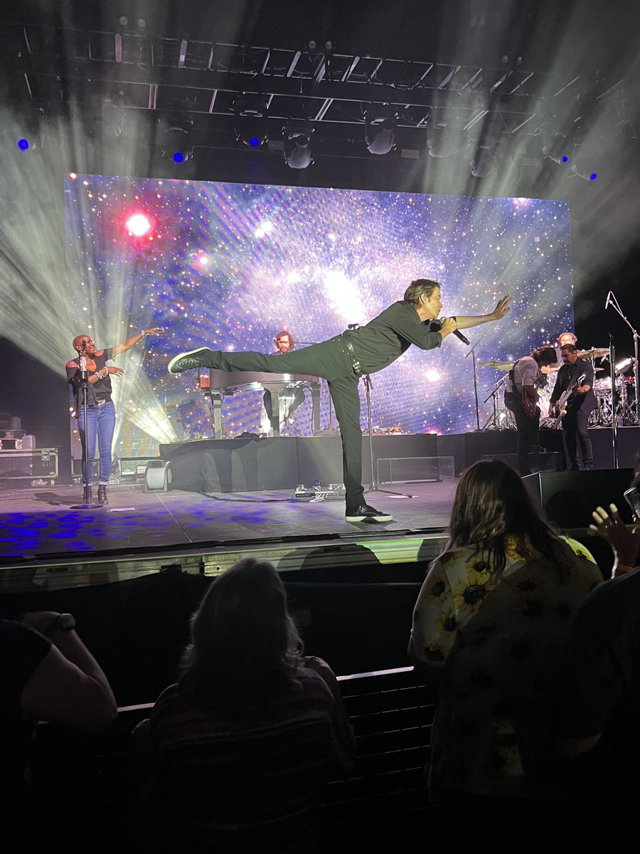 MegBostrom tweet media