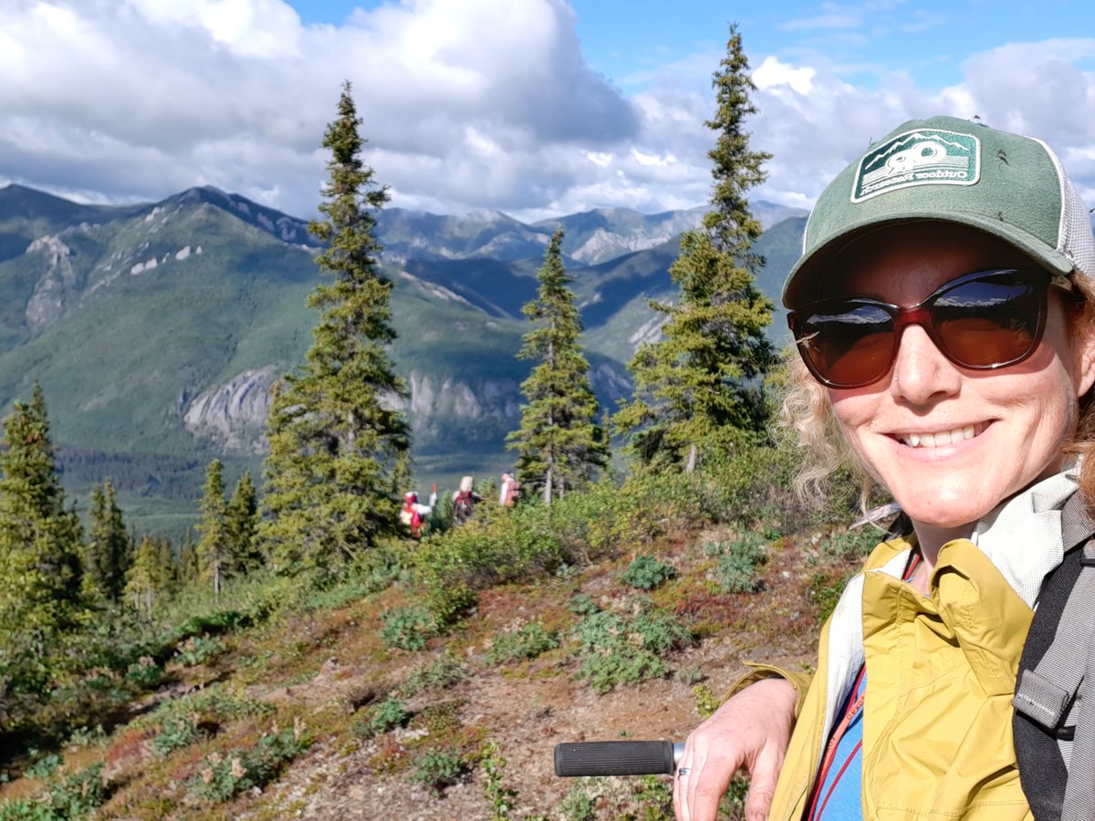 ScienceRNCan's tweet image. « L’une des choses que je préfère dans mon travail, c’est qu’il m’emmène dans les coins et les recoins les plus reculés du Canada, en pleine nature sauvage. »
-  Catherine McNalty, qui étudie les arbres depuis 18 ans

#ScienceInclusive #FemmesEnSTIM