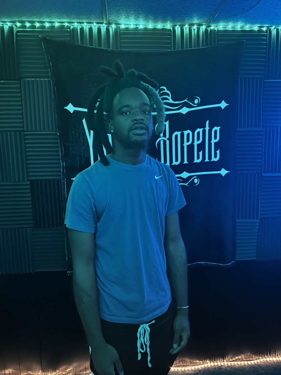 QuantumRecord's tweet photo. #LuhDraco in the studio working on new content go subscribe to his YouTube channel #QR cooked it up ๐น #QuantumRecords @youngbopete #YoungBopeteStudios #YoungBopete #BopeteCookinUpTheSauce https://t.co/1EztYDAIxg