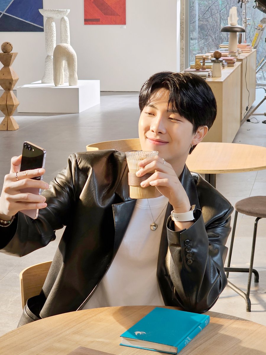 For #RM of @BTS_twt, every moment is a great moment to wear his brightest smile and take the best selfies on the #GalaxyZFlip5. 

#JoinTheFlipSide #GalaxyxRM