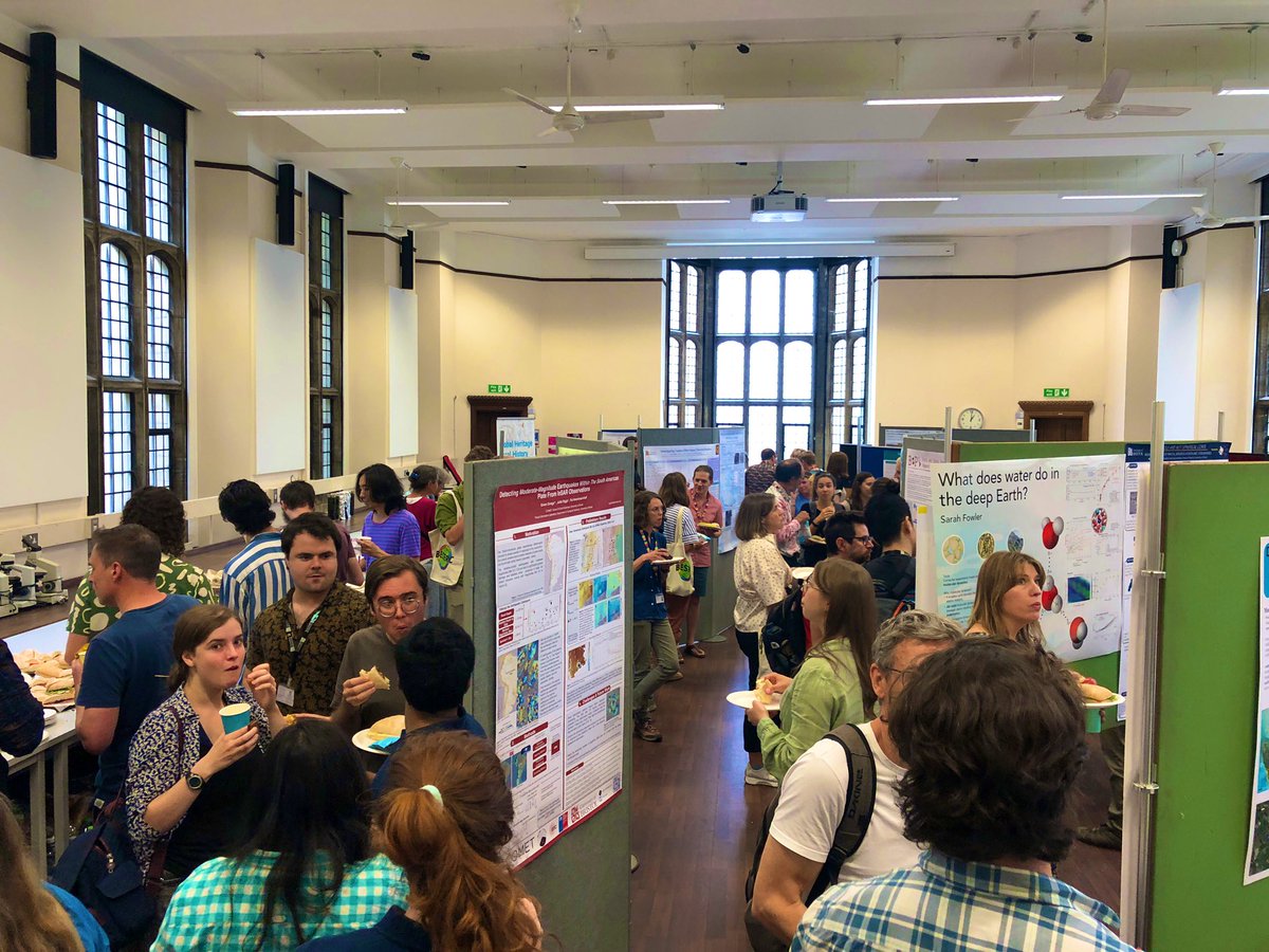 BensVolcanology's tweet photo. Today we went #BESERC at @UoBEarthScience in the name of enhancing research culture! ๐๐๐ฆ
A PGR-organised in-department conference with talks, posters, a bbq *and* department band! ๐บ
Such a fun and necessary event, bringing together bright minds across the Earth Sci dept! ๐ https://t.co/3oRL5jds7k