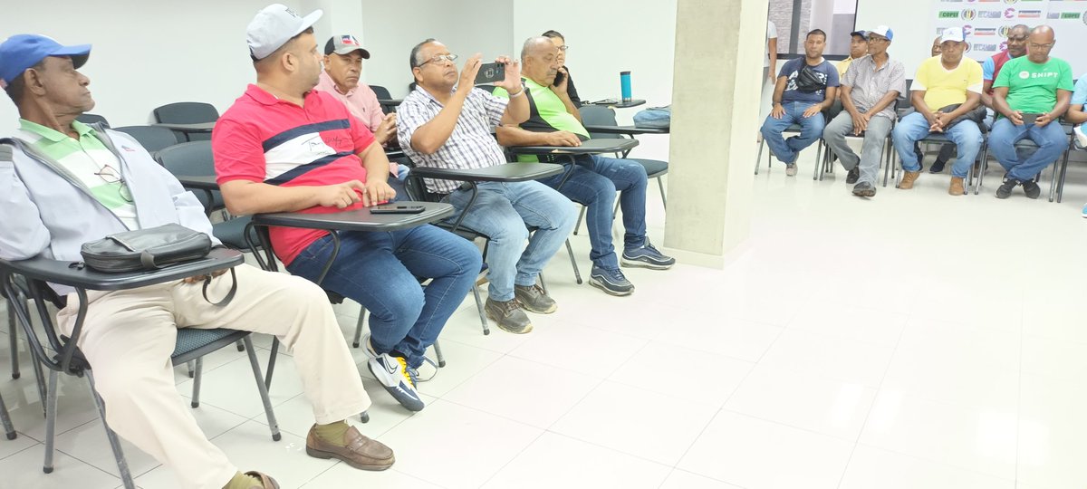 ADMiguelMQuiroz's tweet photo. #26dejulio así como hicimos ayer el buro Nacional de Asuntos laborales y sindicales del partido de pueblo, escuchó las sabias palabras y grandes propuestas del compañero Pdte honorario del Cen @Leomagnofa
#SinLuchaNoHayVictoria seguimos de frente y dando la cara #ADVive https://t.co/gAPUSB0uwi