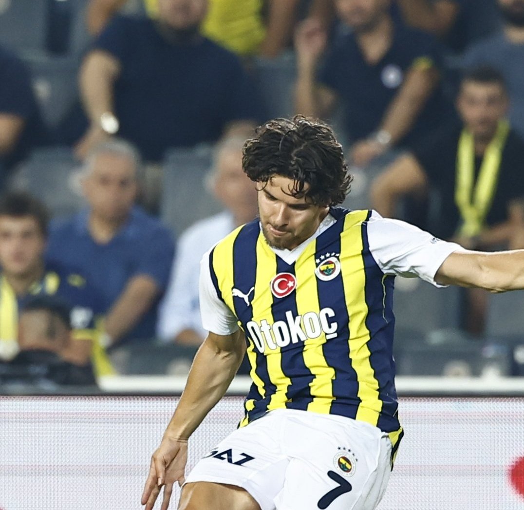 We anticipate that you will take the necessary action against Fenerbahçe, who appeared on the field with an unregistered logo ! <a href="/UEFA/">UEFA</a> 👀
#UEFAcheckFBemblem