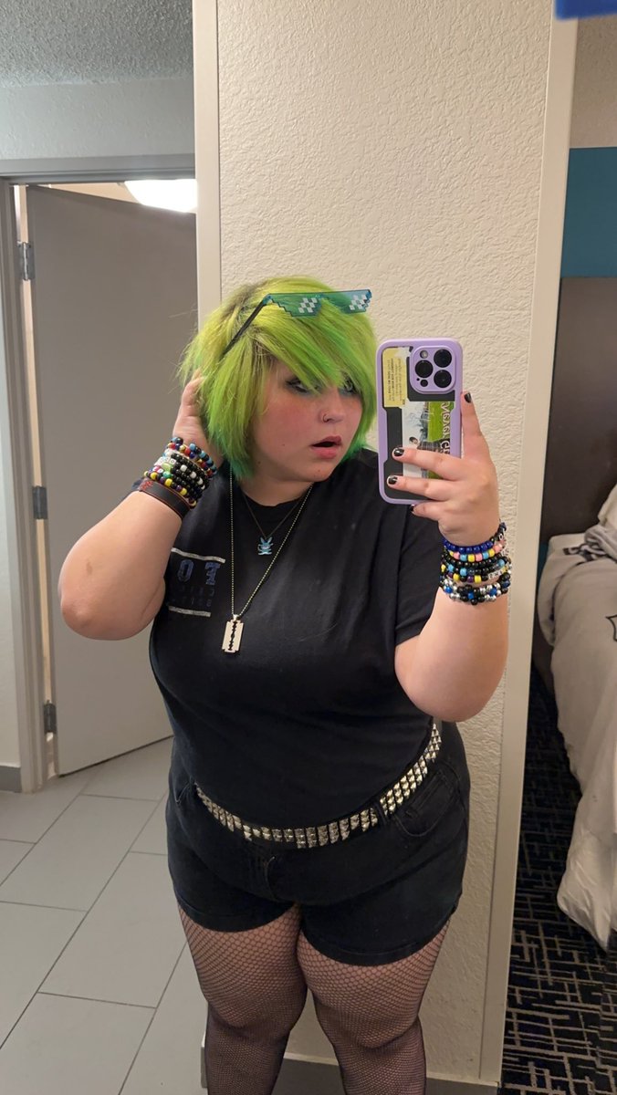 kaiikannibal's tweet photo. ARE YALL READY??? FOB ATLANTA!!! #somuchfortourdust #FOBAtlanta #FOBATL #FOB i will be trading/giving out all of the kandi i'm wearing in these pics so don't be scared to say hi and get some :3 https://t.co/NsXPPb2TuC