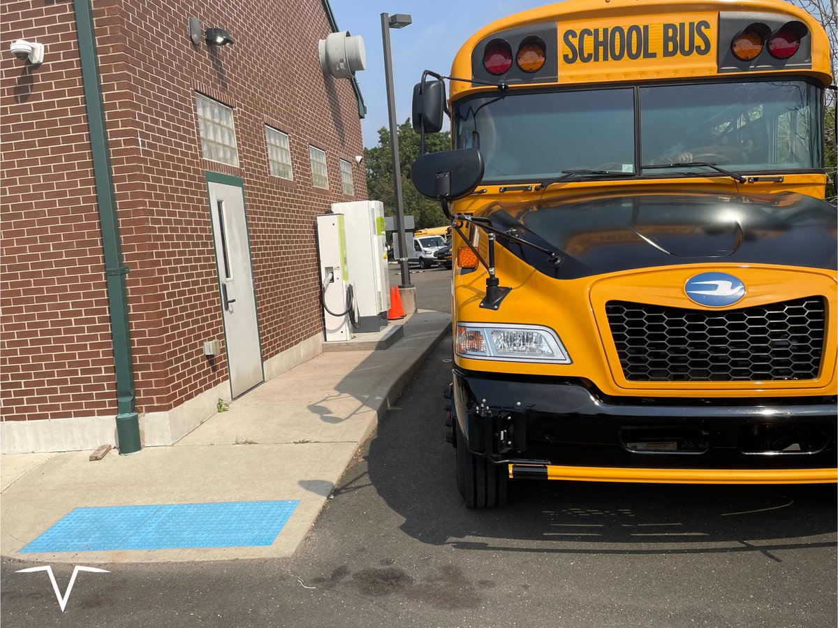 NuvveCorp's tweet photo. At the @BlueBirdBuses panel #GreenBusSummit, Albert Burleigh, led panelists of EV charging experts on infrastructure. Our own @GPoilasne contributed as well, speaking on-site assessments, charger selection, and charge management software for #V2G.
#BlueBird #STNExpo #NUVVE #ESB https://t.co/lTYf0ZiOYc