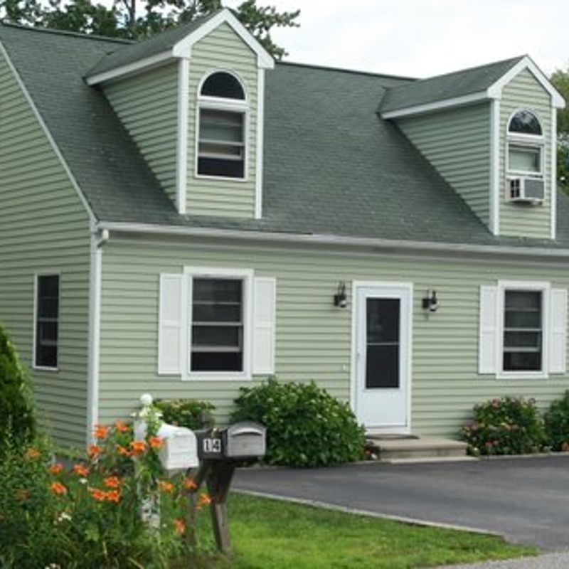 MunroeTeam's tweet photo. BONNET SHORES RENTAL:  14 AROOSTOOK TRAIL, NARRAGANSETT, RI. SPACIOUS 4 BEDROOM, 3 BATH HOME.  PLENTY OF ROOM FOR THE WHOLE FAMILY.   ENJOY THE OUTDOOR DECK FOR DINING.  WEEKLY RENTAL FOR $2000 🔅🏄🍦
ONE WEEK STILL AVAILABLE  8/26-9/2. CALL NOW 401-789-9396 https://t.co/SI8ghL60mN
