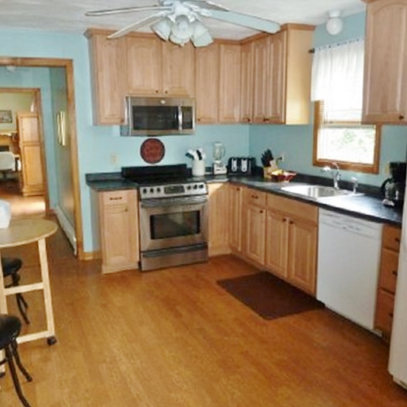 MunroeTeam's tweet photo. BONNET SHORES RENTAL:  14 AROOSTOOK TRAIL, NARRAGANSETT, RI. SPACIOUS 4 BEDROOM, 3 BATH HOME.  PLENTY OF ROOM FOR THE WHOLE FAMILY.   ENJOY THE OUTDOOR DECK FOR DINING.  WEEKLY RENTAL FOR $2000 🔅🏄🍦
ONE WEEK STILL AVAILABLE  8/26-9/2. CALL NOW 401-789-9396 https://t.co/SI8ghL60mN
