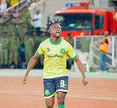 1960Remija's tweet photo. RASMI : Yanga imeingia kwenye rekodi ya kuuza mchezaji kwa gharama kubwa katika historia ya mpira Tanzania. Predator Fiston Kalala Mayele ameuzwa kwa dau la $1.2m. Kila la kheir mtu wa mpira, unaondoka vizuri, Jangwani ni nyumbani, karibu tena panapo majaaliwa. 🙏🏻 https://t.co/kYXo1NCOH8