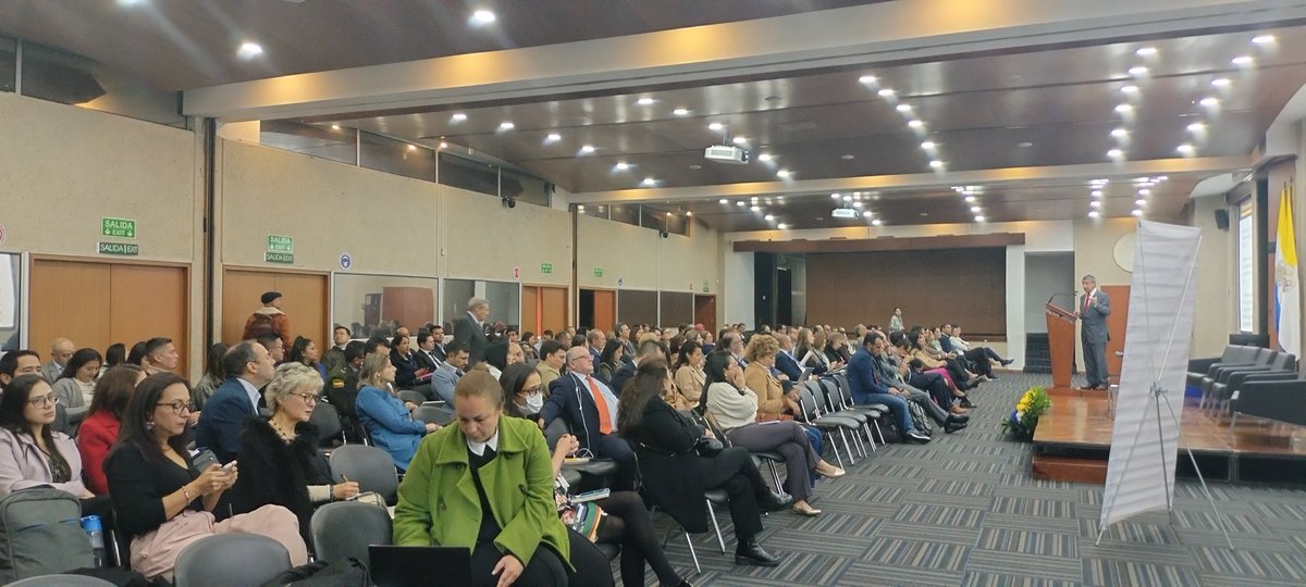 CNA_AcreditaCol's tweet photo. El Dr. Carlos Hernán González, consejero del #CNA realiza aclaraciones y comparte aspectos claves en la forma de abordar el diligenciamiento de los #CuadrosMaestros en #EncuentroRegionalCNA https://t.co/cHVLSdiFID