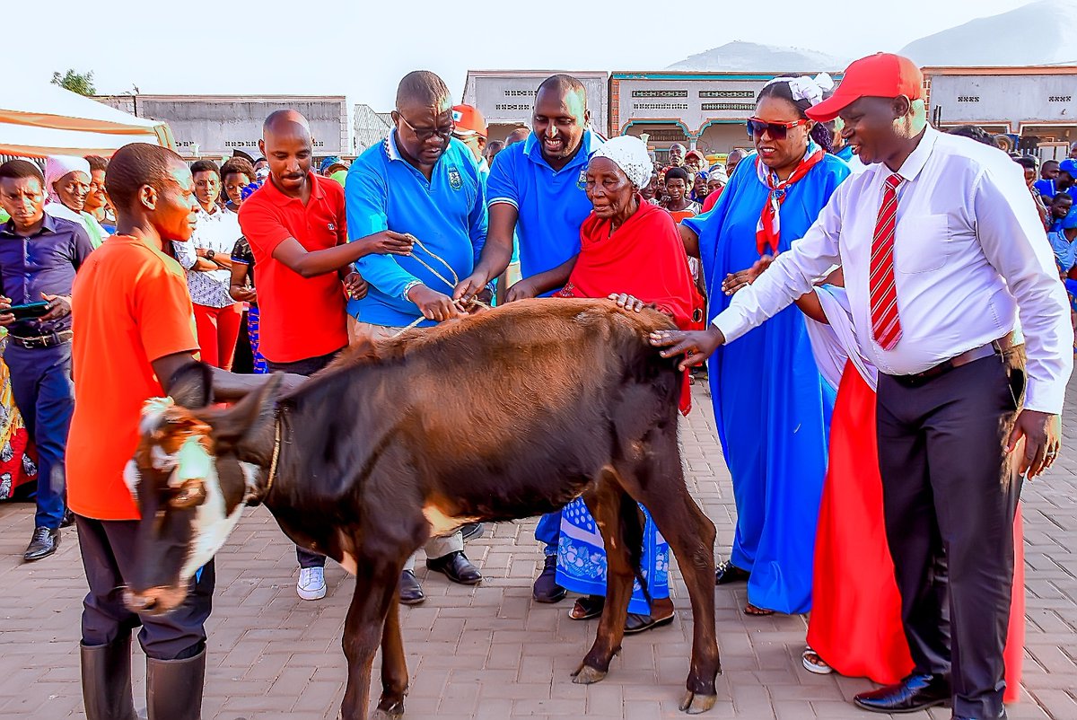 Intore z'umuryango <a href="/rpfinkotanyi/">FPR-Inkotanyi</a> za <a href="/Rpf_Rusizi/">Rpf_Rusizi</a> mu murenge wa <a href="/BugaramaS/">Bugarama Sector</a> dukomeje gushimira ibyo tugezwaho n'umutoza w'Ikirenga akaba na Chairman wa <a href="/rpfinkotanyi/">FPR-Inkotanyi</a>. Tuzirikana cyane igihango dufitanye cyo kudatatira ubumwe bw'abanyarwanda no guteza imbere Imibereho y'abaturage.