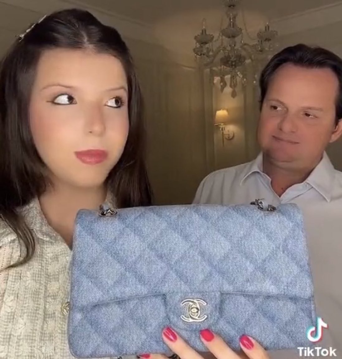 yeIIowstars's tweet photo. - pai, adivinha quantas chicotadas o Lan Wangji levou por defender quem ele ama.

- sei lá, umas duas?

- não pai, a autora é a mxtx. vai, pode chutar alto!! https://t.co/BLDy8htB3i