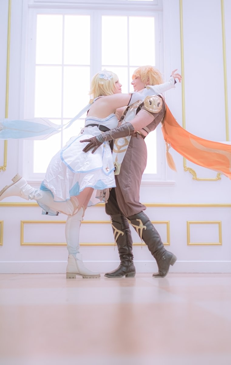 FreezingPhoto's tweet photo. |  I've found you.

#Lumine is @NamiHoneydrop
#Aether is @RunawayRobin_

#GenshinImpact https://t.co/yXTej4nsPM
