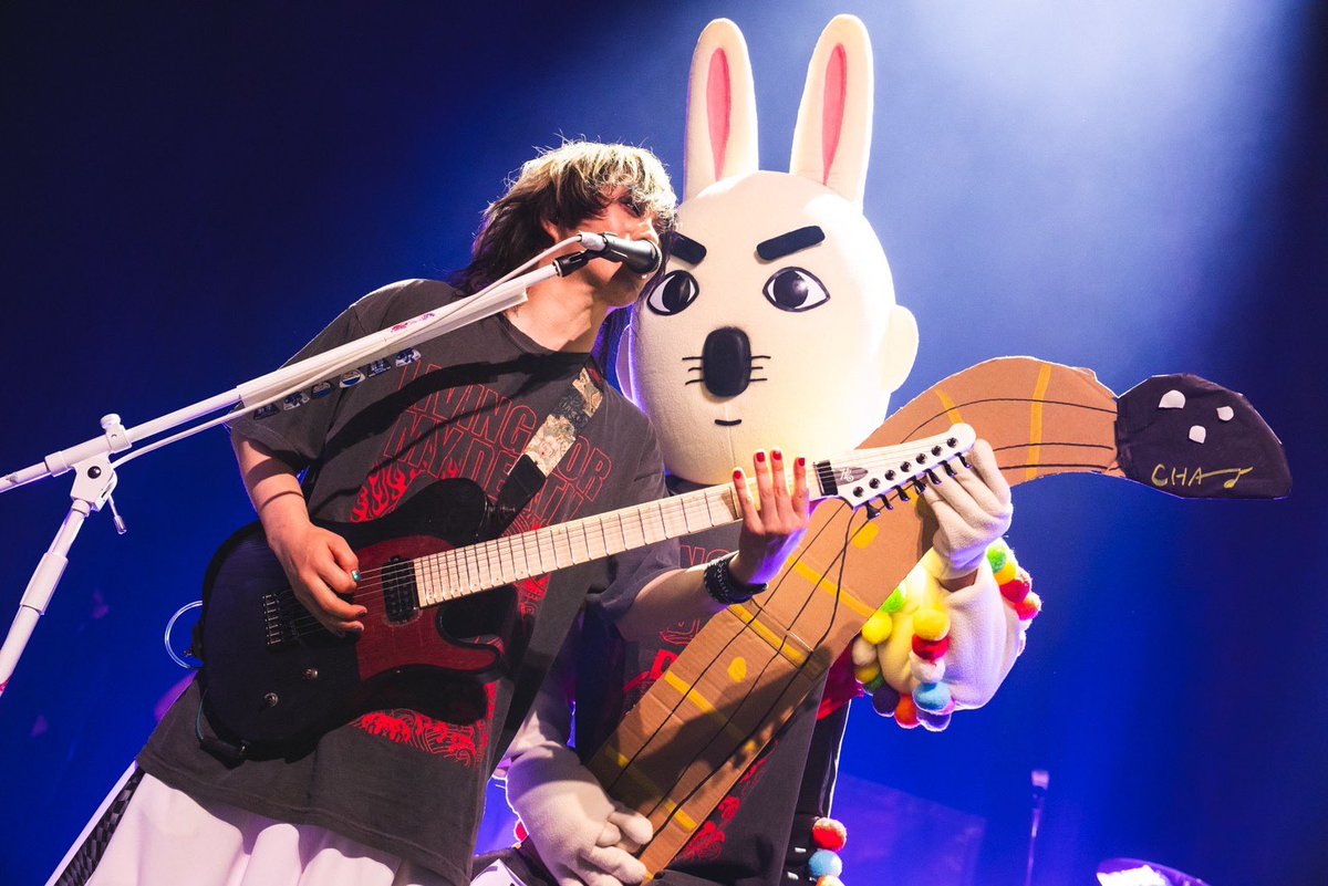 羊【おまけ付】【未開封】ムック LIVE CHRONICLE F1-BykeXoAAOPhG.jpg