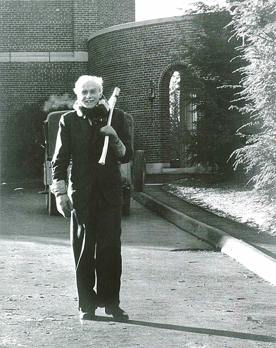phalpern's tweet photo. 'No one can work hard on a serious intellectual problem for more than four hours a day.'

-Nobel Laureate physicist Paul Dirac

Dirac had many hobbies including gardening, hiking, and reading.  (Quote and photo, courtesy of Monica Dirac) https://t.co/iNOKFIjxKY