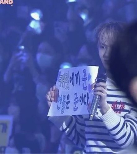 비상이다. 캐랜때 준휘 슬로건에도

[캐럿에게 준 선물은 준이다]

있었다... (털썩)