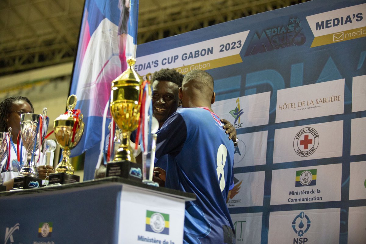 MediasCupGabon's tweet photo. Récompenses individuelles #MCG2023

Meilleur joueur : 
M. Malybala (Urban fm)

⚽️🏃🏽‍♀️ Meilleure joueuse : 
W. Mapangou (@Medias241_)

⚽️ Meilleur buteur : 
W. Biwawu (@tvgabon24)

⚽️ Meilleur gardien : 
G. Azim (BM Web)

🏅⚽️ Vétéran : 
G. A Bada (@gabon1ere)

#MCG2023 #Gabon https://t.co/pxcssL1Hoa